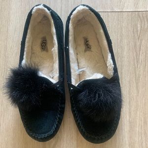 UGG Dakota Leather Pom Pom Slipper sz 9